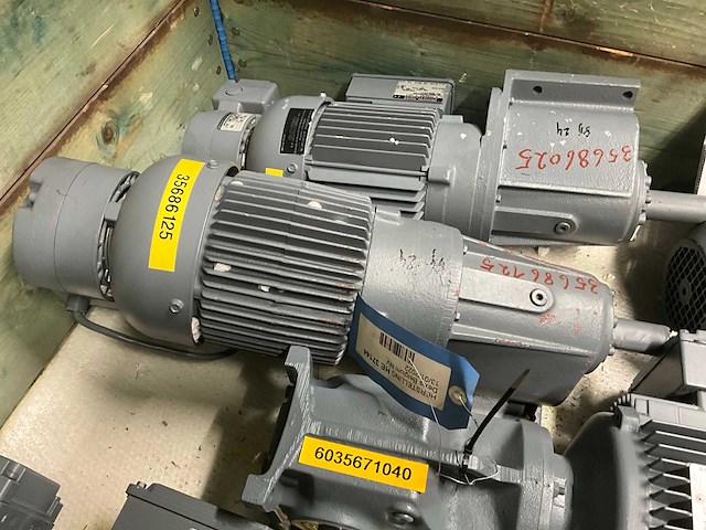 Bauer + sew 0,5 kw electro motor met reductie (5x) - afbeelding 3 van  7