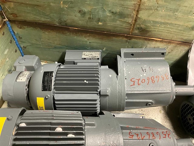 Bauer + sew 0,5 kw electro motor met reductie (5x) - afbeelding 4 van  7