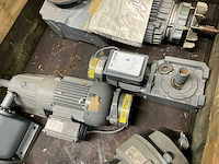 Bauer + sew electro motor met reductie (6x) - afbeelding 1 van  9