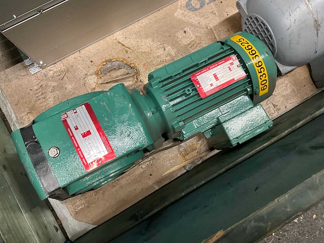 Bauer + sew electro motor met reductie (6x) - afbeelding 4 van  9