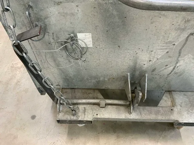 Bauer u-r 1000 kantelbare afvalcontainer - afbeelding 7 van  8