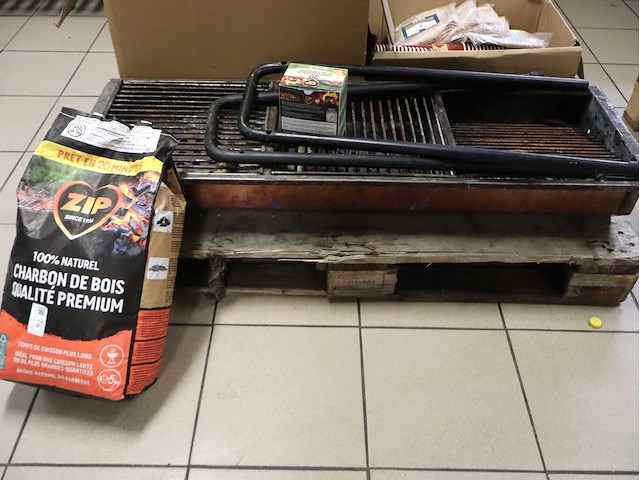 Bbq op poten - afbeelding 2 van  4