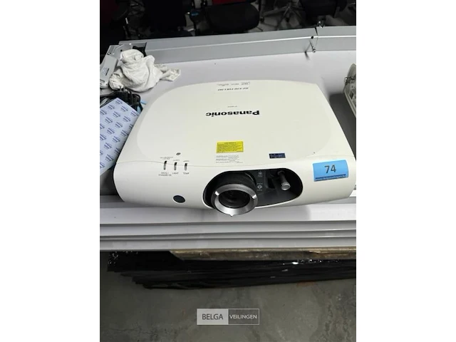 Beamer panasonic ptrz370 full hd - afbeelding 1 van  4