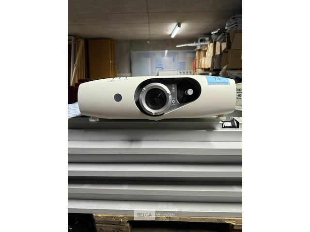 Beamer panasonic ptrz370 full hd - afbeelding 2 van  4