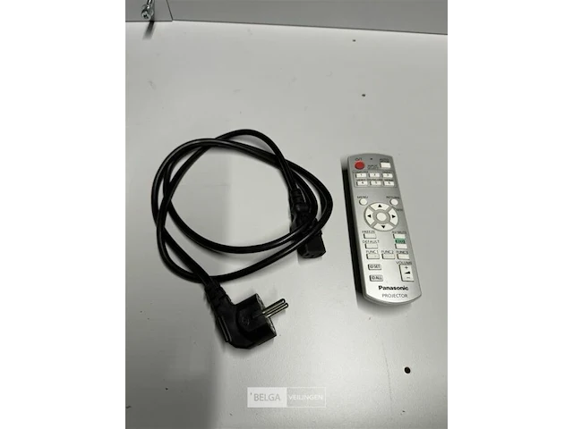 Beamer panasonic ptrz370 full hd - afbeelding 3 van  4