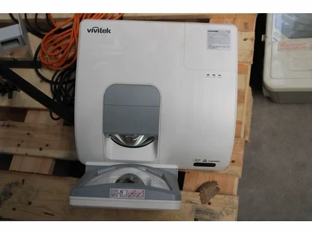 Beamer vivitek d795wt + projectiescherm - afbeelding 2 van  8