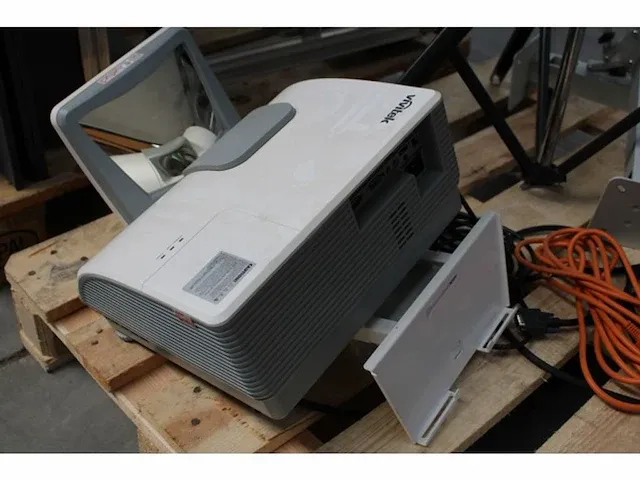 Beamer vivitek d795wt + projectiescherm - afbeelding 3 van  8