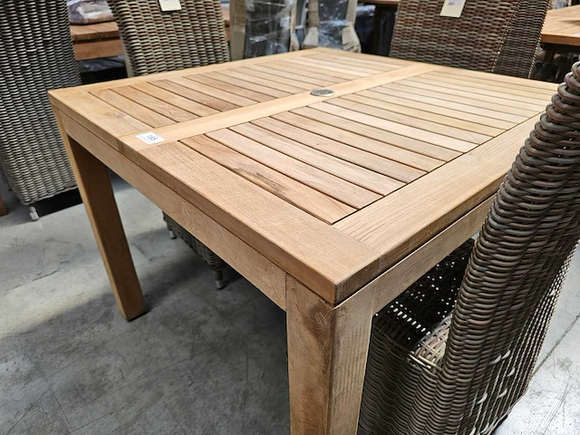 Beaufort10 teak tuintafel vierkant 100 x 100cm met blokpoten - afbeelding 3 van  4