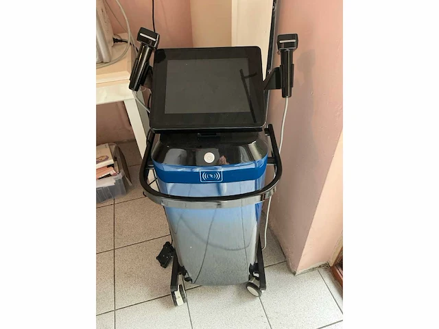 Beauty salon uitrusting in accessoires - afbeelding 13 van  45