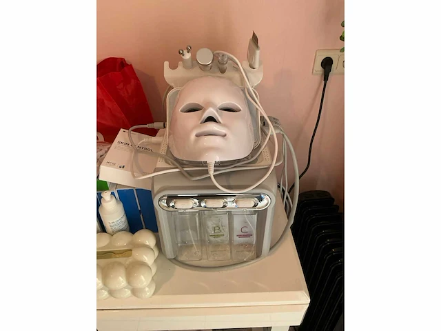 Beauty salon uitrusting in accessoires - afbeelding 19 van  45