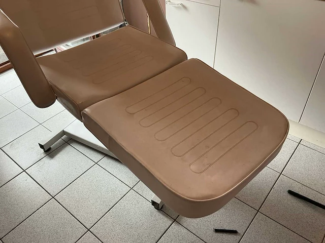 Beauty salon uitrusting in accessoires - afbeelding 12 van  45