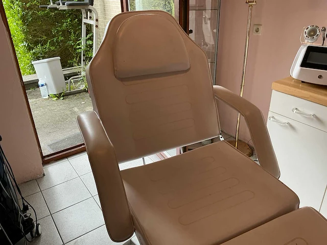 Beauty salon uitrusting in accessoires - afbeelding 23 van  45