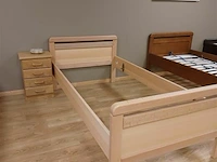 Bed in beuken - met nachttafel 4 schuiven - afbeelding 2 van  4