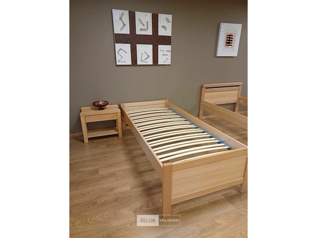 Bed in beuken met lattenbodem - met nachttafel 1 schuif - afbeelding 2 van  5