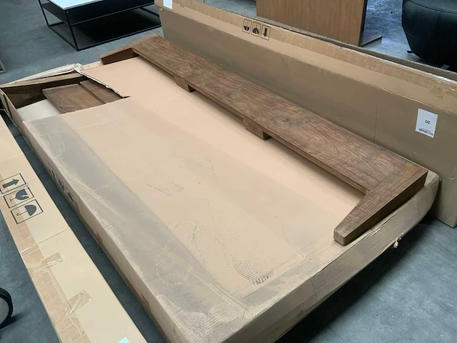 Bed met massief houten frame - afbeelding 1 van  4