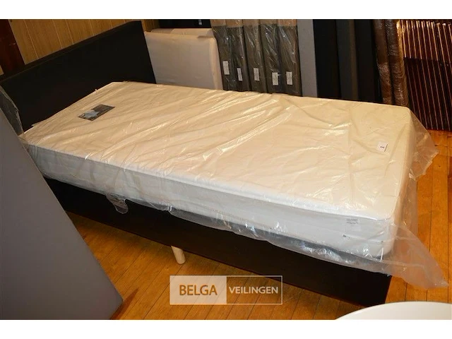 Bed - afbeelding 2 van  4