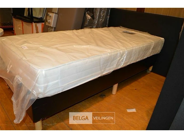 Bed - afbeelding 3 van  4