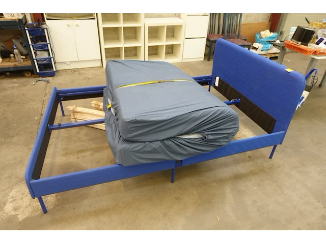 Bed - afbeelding 2 van  2