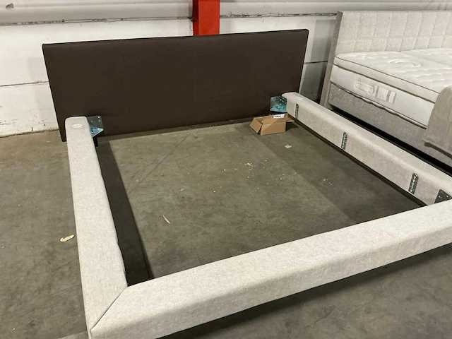 Bedframe - afbeelding 1 van  3