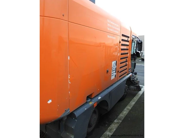 Bedrijfsmateriaal/straatveegwagen ravo, 5-series 540, diesel, 1e inschr 07/08/15, xl95f6hb8fa020259, co²-uitstoot ng, euro ng, kenteken i+ii, gelijkvormigheidsattest, keuring na, 1sleutel - afbeelding 2 van  12
