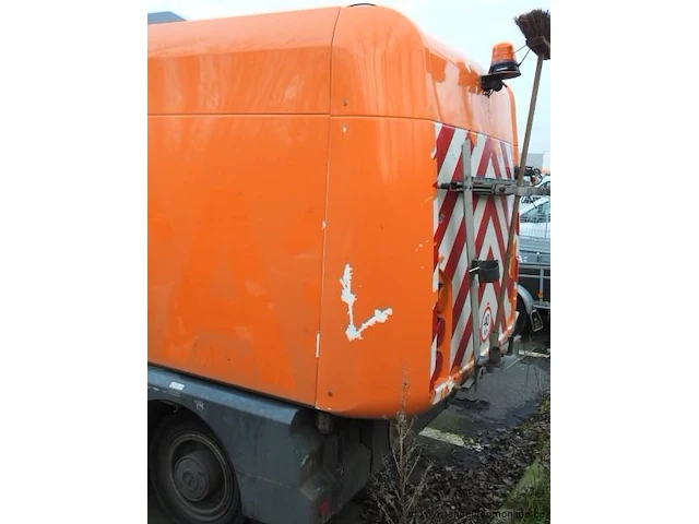 Bedrijfsmateriaal/straatveegwagen ravo, 5-series 540, diesel, 1e inschr 07/08/15, xl95f6hb8fa020259, co²-uitstoot ng, euro ng, kenteken i+ii, gelijkvormigheidsattest, keuring na, 1sleutel - afbeelding 7 van  12