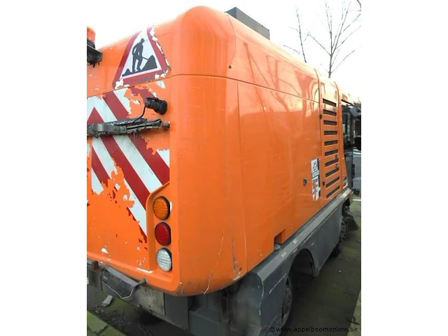 Bedrijfsmateriaal/straatveegwagen ravo, 5-series 540, diesel, 1e inschr 17/12/15, xl95f6hb3fa020346, co²-uitstoot ng, euro ng, kenteken i+ii, gelijkvormigheidsattest, keuring na, 2sleutels - afbeelding 7 van  12