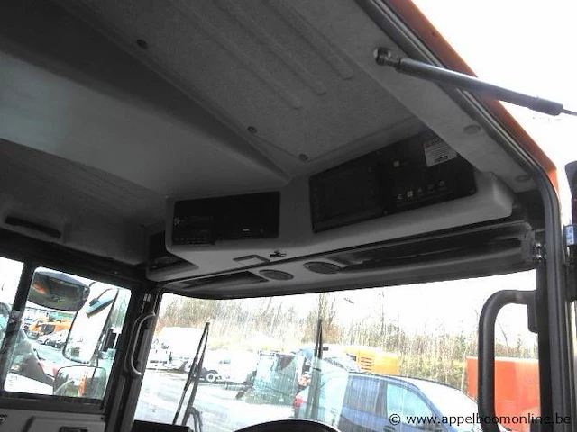Bedrijfsmateriaal/straatveegwagen ravo, 5-series 540, diesel, 1e inschr 17/12/15, xl95f6hb3fa020346, co²-uitstoot ng, euro ng, kenteken i+ii, gelijkvormigheidsattest, keuring na, 2sleutels - afbeelding 9 van  12
