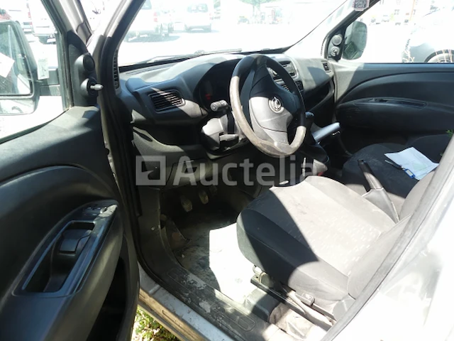 Bedrijfswagen opel combo (2017-182.639 km-vin:wol6zyc1ag9594143) - afbeelding 2 van  28