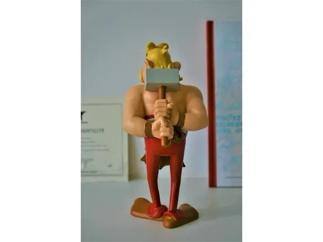 Beeld asterix #7 "hoefnix" + certificaat + boek - afbeelding 4 van  9