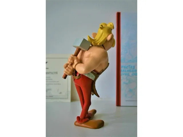 Beeld asterix #7 "hoefnix" + certificaat + boek - afbeelding 5 van  9