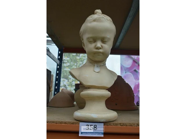 Beeld droevig kind h=40cm - afbeelding 1 van  2