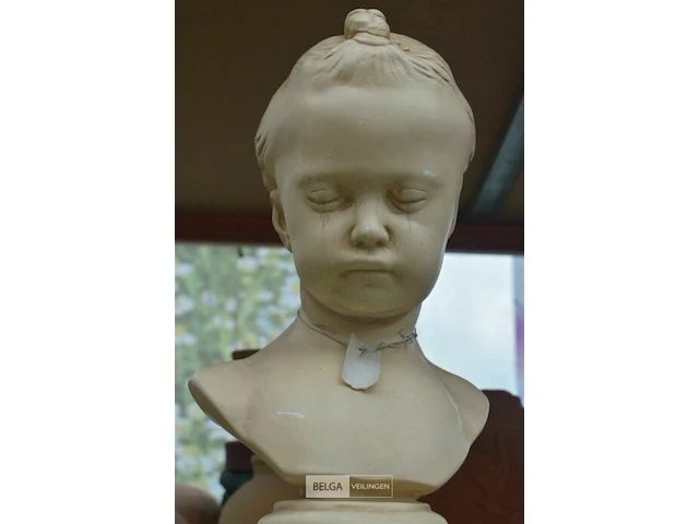 Beeld droevig kind h=40cm - afbeelding 2 van  2
