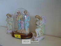 Beeld in stolp met 2 engelbeeldjes - afbeelding 2 van  6