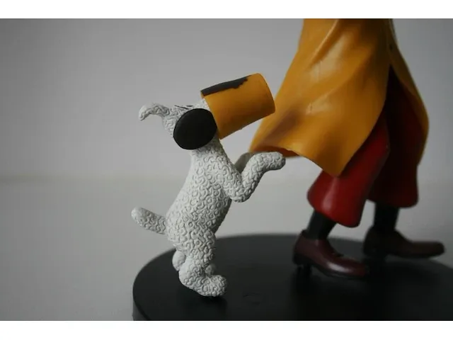Beeld "kuifje en bobbie met blik" - afbeelding 8 van  8