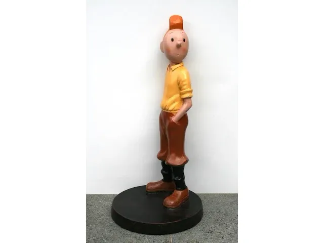 Beeld kuifje met gele trui - 35 x 76 cm - afbeelding 6 van  12