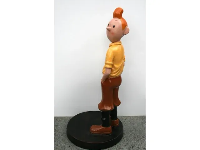 Beeld kuifje met gele trui - 35 x 76 cm - afbeelding 7 van  12