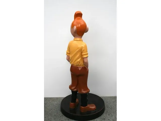 Beeld kuifje met gele trui - 35 x 76 cm - afbeelding 8 van  12