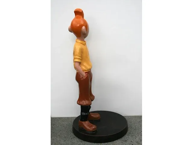 Beeld kuifje met gele trui - 35 x 76 cm - afbeelding 9 van  12