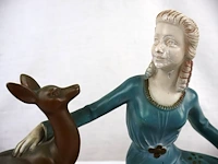 Beeld meisje met hert - afbeelding 2 van  5