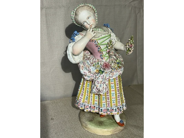 Beeld meissen rouwend meisjesbeeld porselein - afbeelding 1 van  7