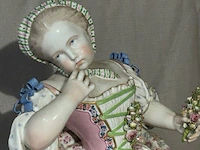 Beeld meissen rouwend meisjesbeeld porselein - afbeelding 2 van  7