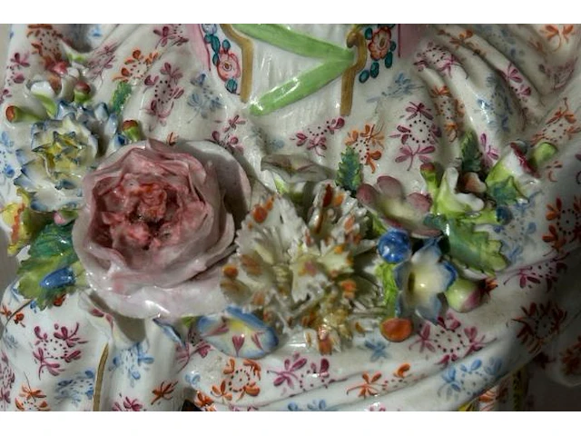 Beeld meissen rouwend meisjesbeeld porselein - afbeelding 4 van  7