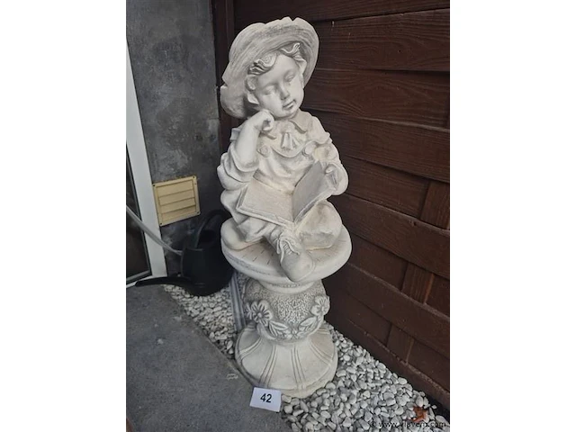Beeld op sokkel 87cm - afbeelding 1 van  3