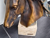Beeld paard gesigneerd - afbeelding 1 van  6