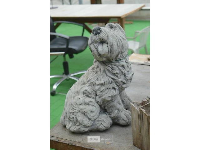 Beeld van hond, 4 vazen en 5 olielampen - afbeelding 2 van  4