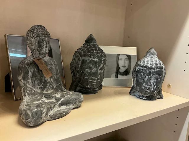 Beelden “buddha” (7x) (waaronder 1 fontein met lichtbal) en fotokaders en geurstokjes - afbeelding 6 van  7