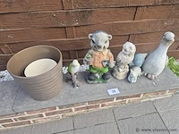 Beelden en bloempot - afbeelding 1 van  3