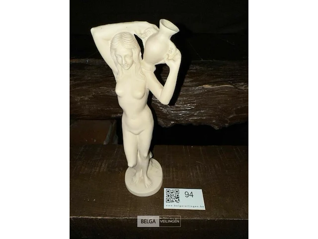 Beeldje aphrodite met kruik - afbeelding 1 van  2