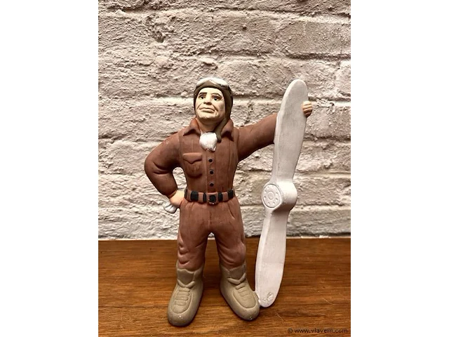 Beeldje h:24 cm - afbeelding 1 van  1
