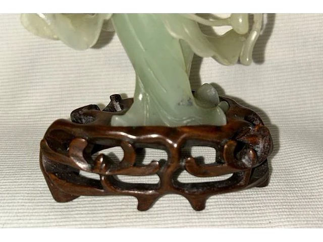 Beeldje in jade snijwerk - afbeelding 4 van  4